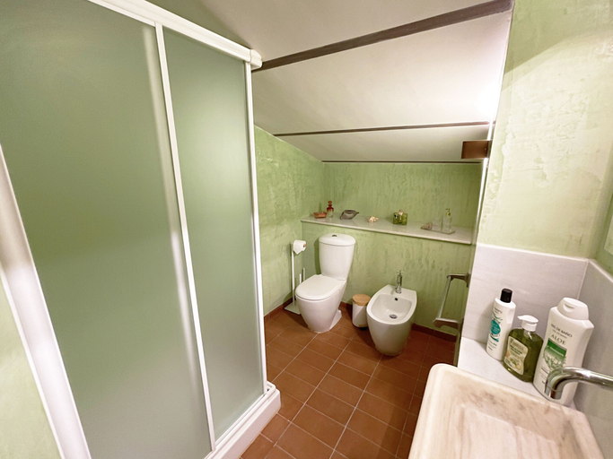 Bathroom 3, Masia de Queralt, Lleida