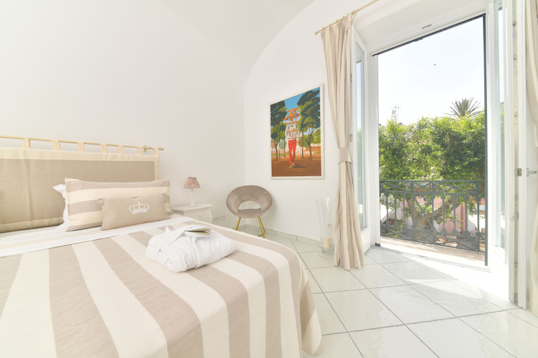 Bedroom 4, Queen Suite, Napoli