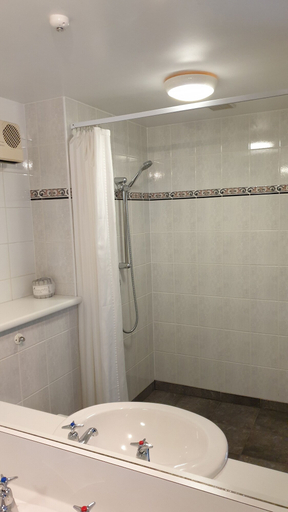Bathroom 5, 97 Motel Moray, Dunedin
