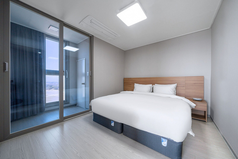 Bedroom 4, Gangneung Chonpines Ocean Suites Hotel, Gangneung