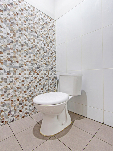Bathroom 3, Hotel O Imperial Inn, Banyuwangi