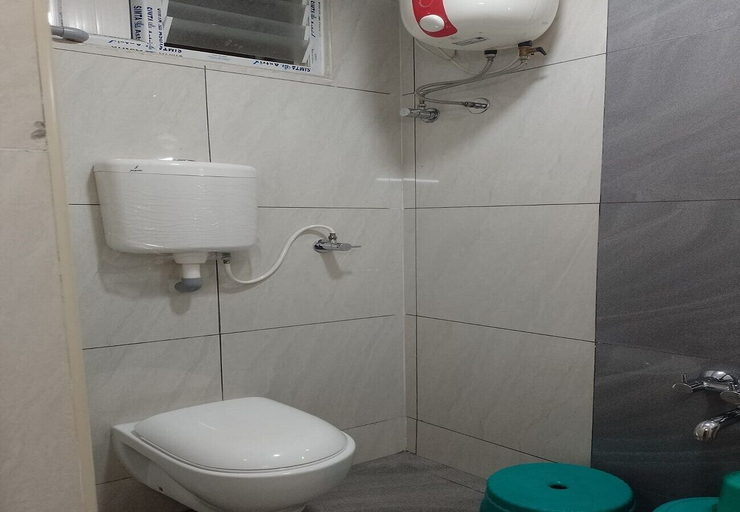 Bathroom 4, Nadanam Inn, Puducherry
