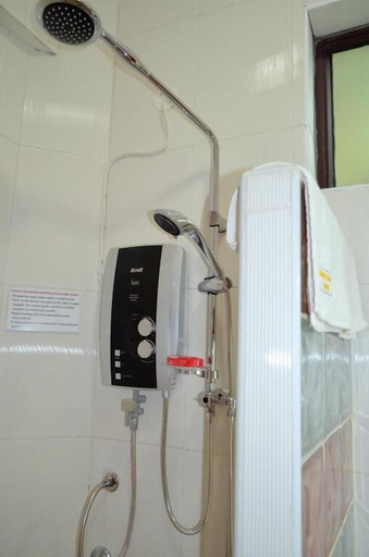 Bathroom 5, Gigiri Express Hotel, Westlands