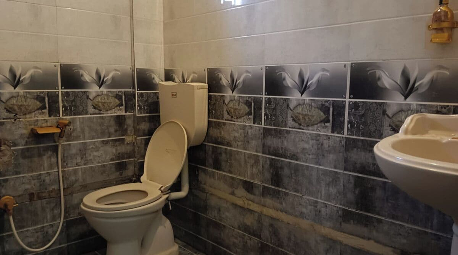 Bathroom, Bandipura Khans Resort, Chamrajnagar