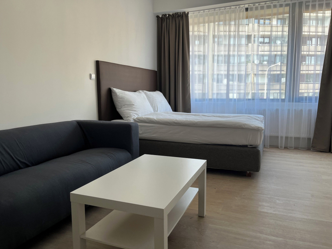 Others 4, Post 120 Suites, Praha 5