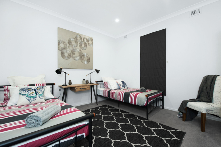 Bedroom 2, UNIQUE - New York Loft Style Townhouse, Newcastle - Inner City
