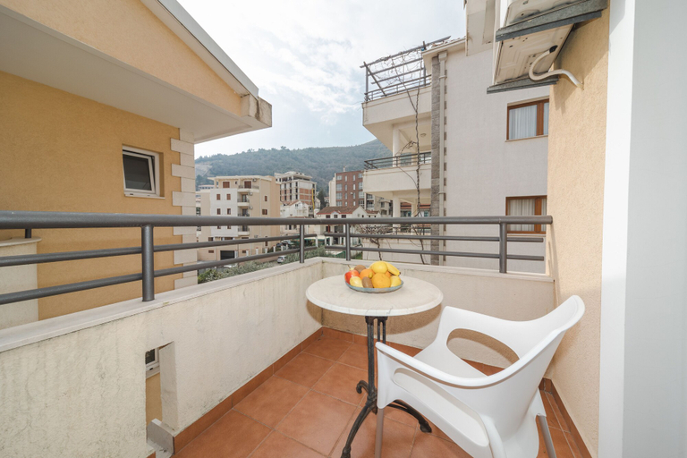 Others 3, Apartments Salus