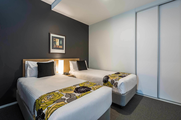 Bedroom 3, Mantra 100 Exhibition Melbourne, Melbourne