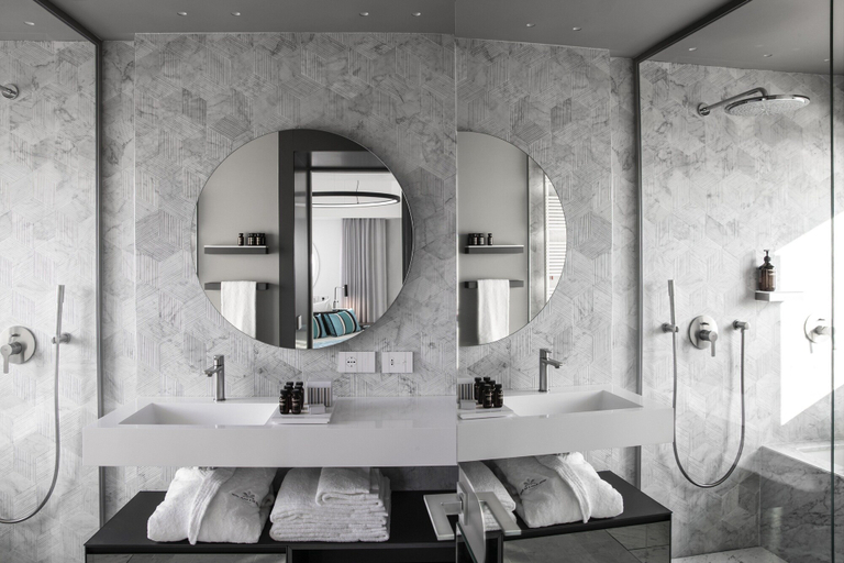 Bathroom 4, Hotel Plaza e de Russie, Lucca