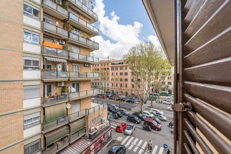 Others 5, Rooms Piramide, Rome