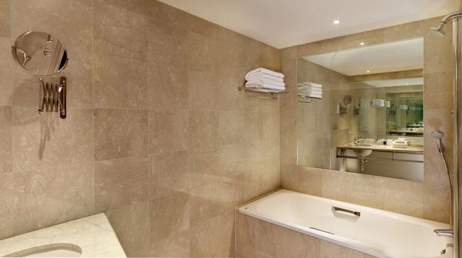 Bathroom 4, Park Plaza Nottingham, Nottingham