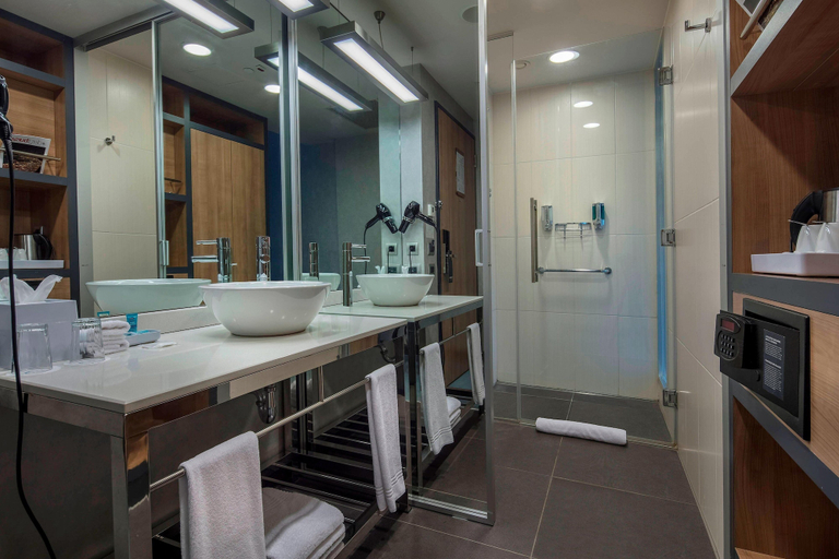 Bathroom 4, Aloft by Marriott Bursa Hotel, Nilüfer
