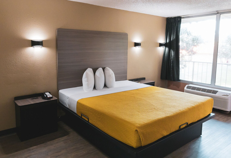 Bedroom 4, Express Inn & Suites, Anderson