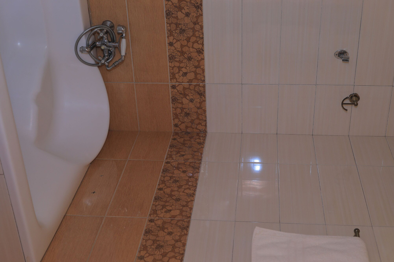 Bathroom 4, Soser View Hotel Apartments, Busiiro