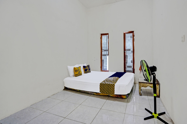 Bedroom 4, OYO LIFE 92077 Tarlo Guest House 3, Surabaya