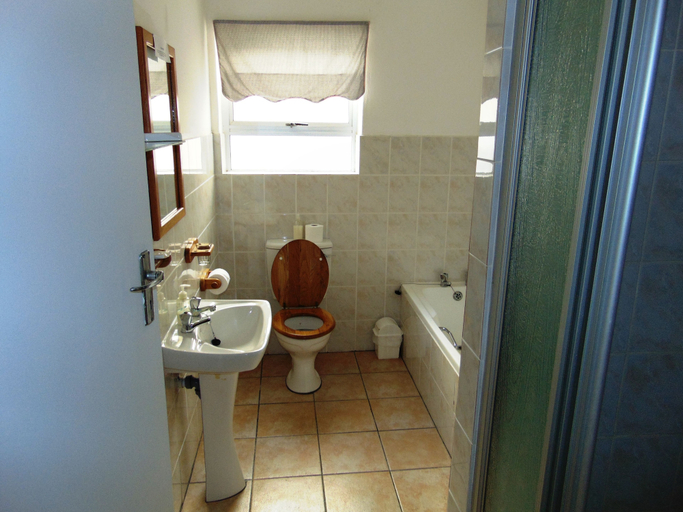 Bathroom 4, Whale Watchers Inn, Eden