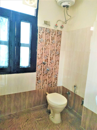 Bathroom, Comfort Inn Hotel.Near MayurVihar Metro1, Delhi