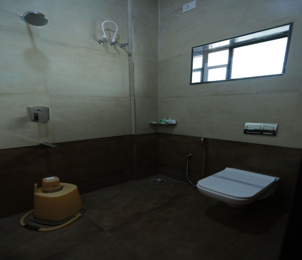 Bathroom 4, Hotel Ashok Palace, Karur
