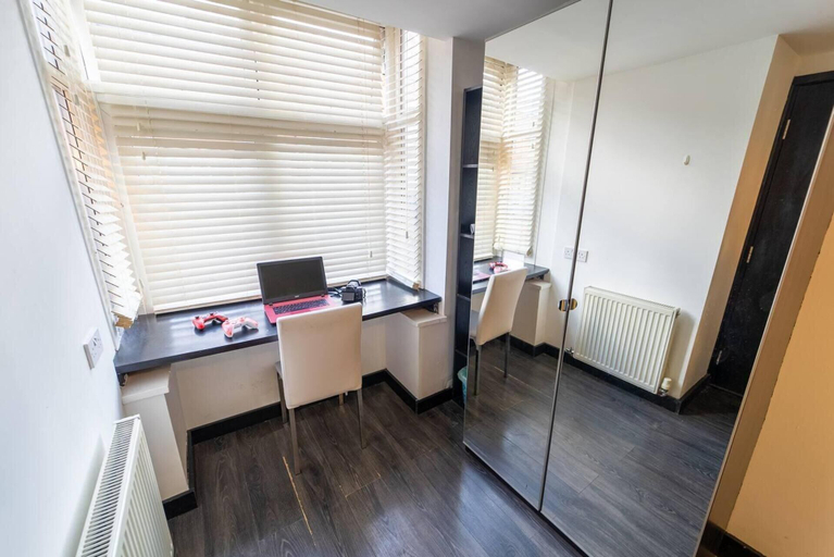 Others 4, Cosy Studio Close to the University, Birmingham