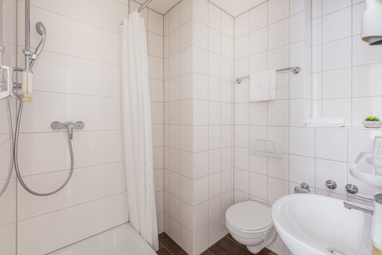 Bathroom 5, Hotel Hamburg, Hamburg