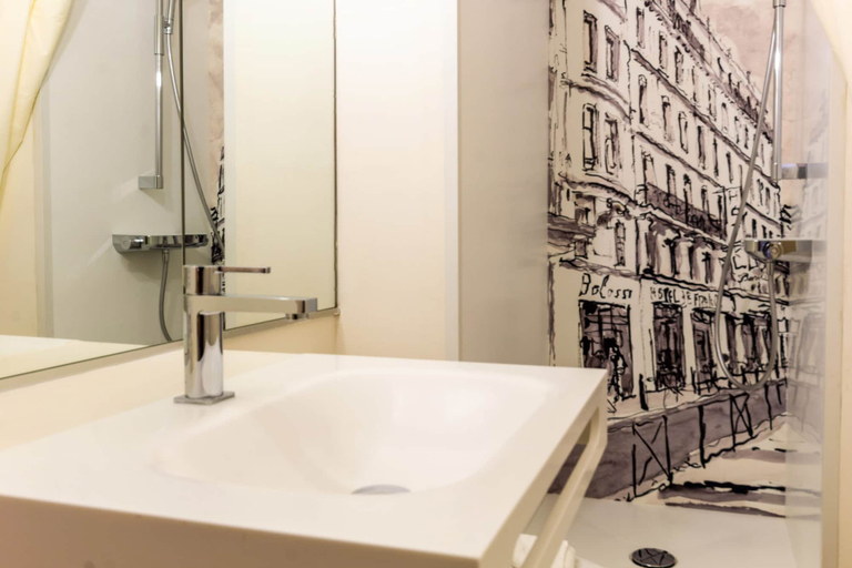 Bathroom 4, Hotel De France, Haute-Garonne