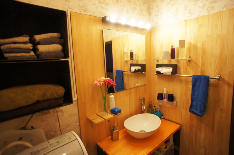 Bathroom 3, Saku Cafe, Daigo