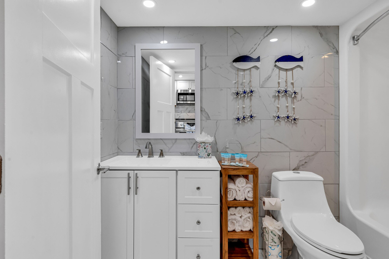 Bathroom 3, Breakers Tower 1BR Oceanfront Condo, Horry