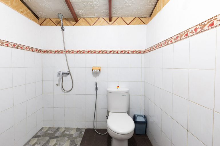 Bathroom 16