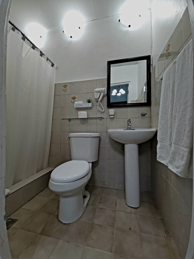 Bathroom 4, Hotel Class Colonial, Distrito Nacional
