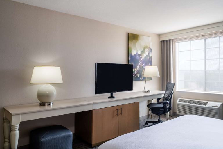 Bedroom 3, Hilton Garden Inn Bakersfield, Kern