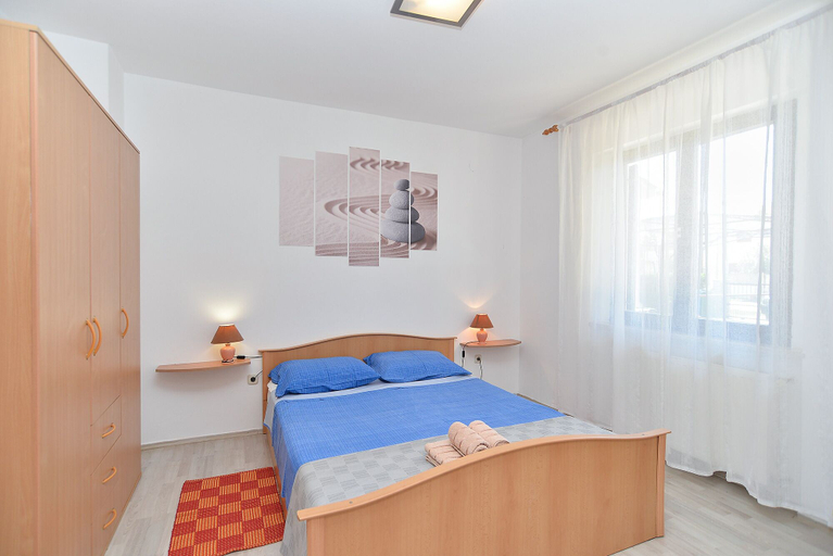 Bedroom 2, Apartment 108, Fažana