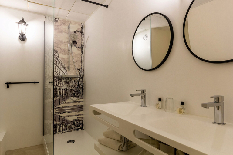 Bathroom 5, Hotel De France, Haute-Garonne