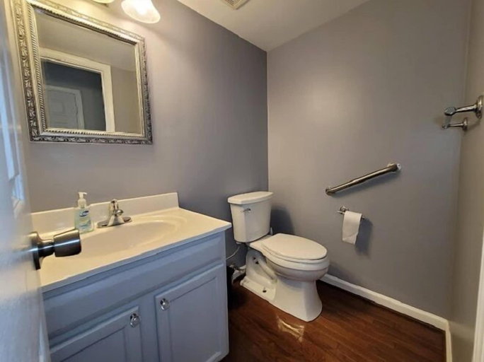 Bathroom 3, Hetten Manor, Prince William