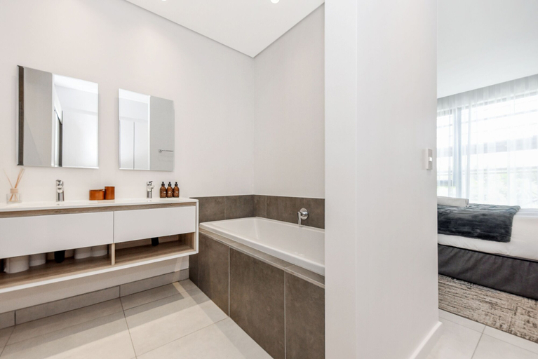 Bathroom 4, Sandton Gate 322, City of Johannesburg