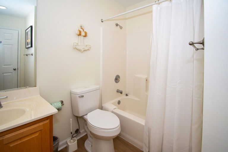 Bathroom 4, 326 Ocean Point Drive, Beaufort