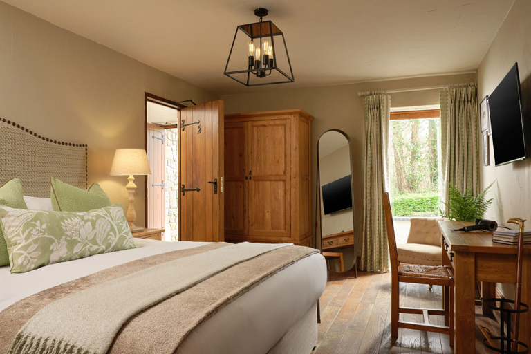 Bedroom 2, Newbridge on Usk, Newport