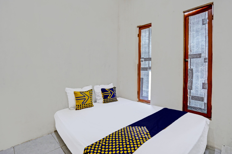 Bedroom 2, OYO LIFE 92077 Tarlo Guest House 3, Surabaya