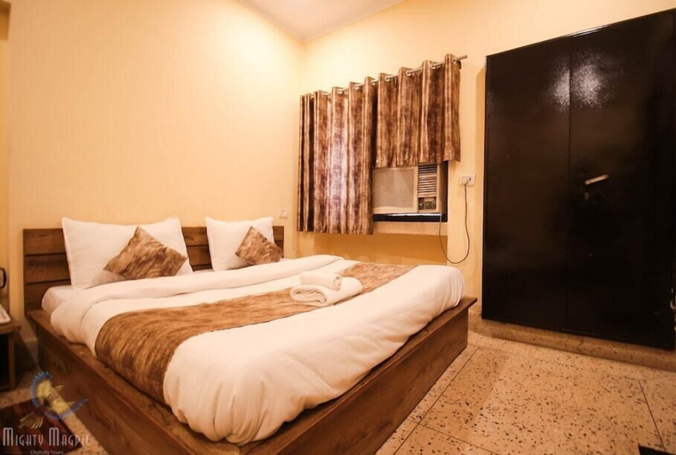 Bedroom 5, Hotel Babua Hyness, Hardwar