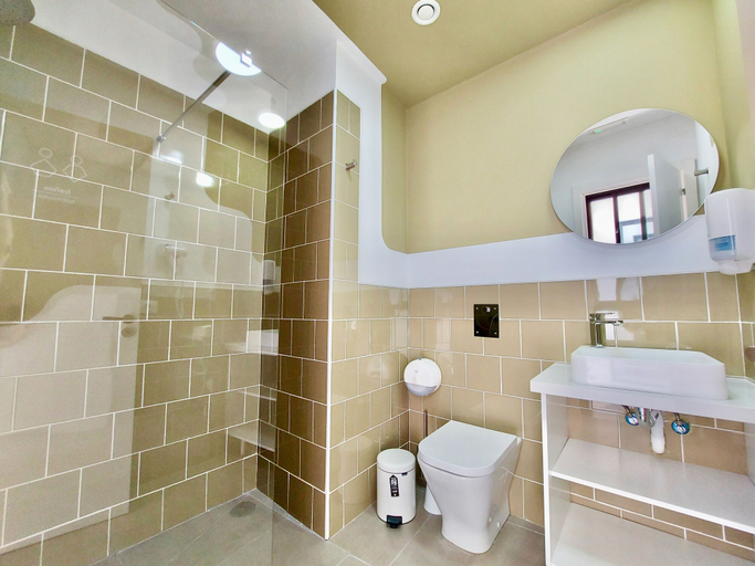 Bathroom 3, Atypicap Capsule Hostel, Santa Cruz de Tenerife