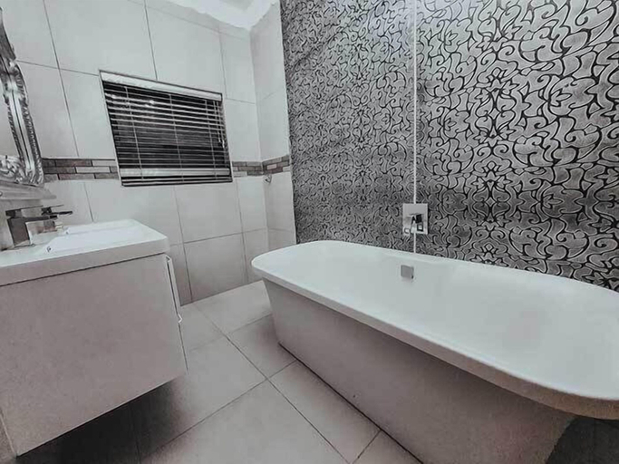 Bathroom 3, Le Grant Guesthouse and Conference facility, Fezile Dabi