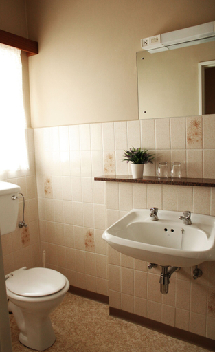 Bathroom 4, Omaruru Guesthouse, Omaruru