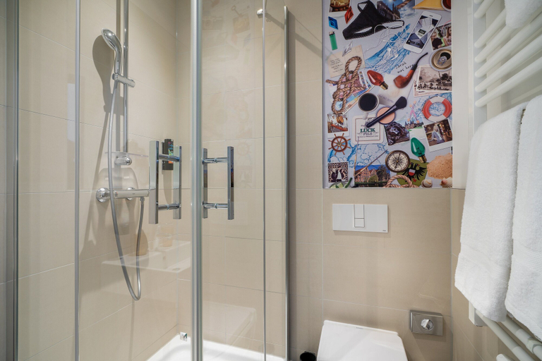 Bathroom 3, Holiday Inn - the niu, RIG L�BECK by IHG, Lübeck