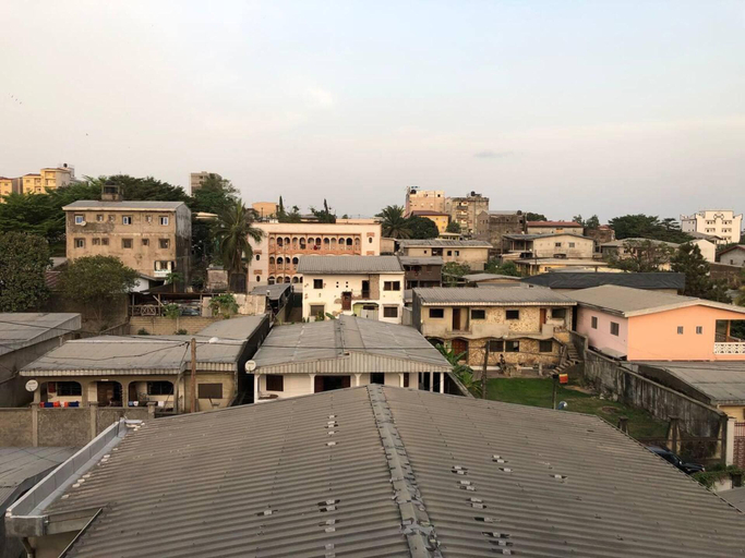 Property grounds, 1bed Studio Sleeps 2 - Wifi, Parking, Wouri