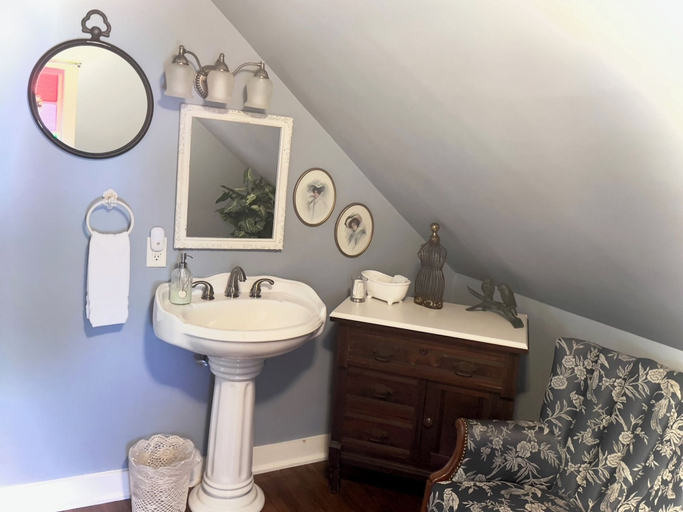 Bathroom 3, Benefield House Bed & Breakfast, Marion