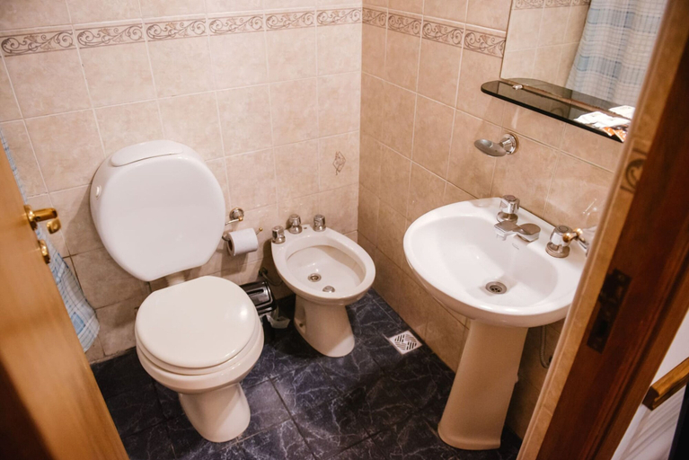 Bathroom 3, Hotel Pacifico, Capital