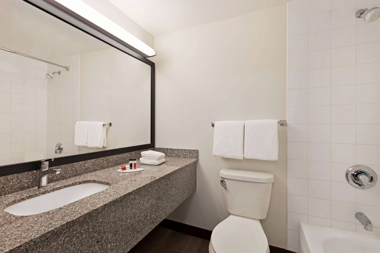 Bathroom 5, Super 8 by Wyndham Calgary Shawnessy Area, Division No. 6