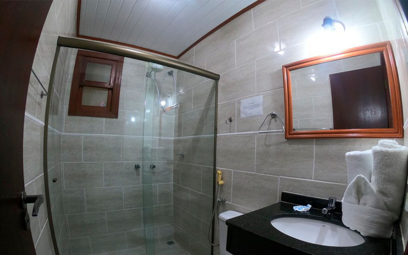Bathroom 4, Pousada Larissa, Parati