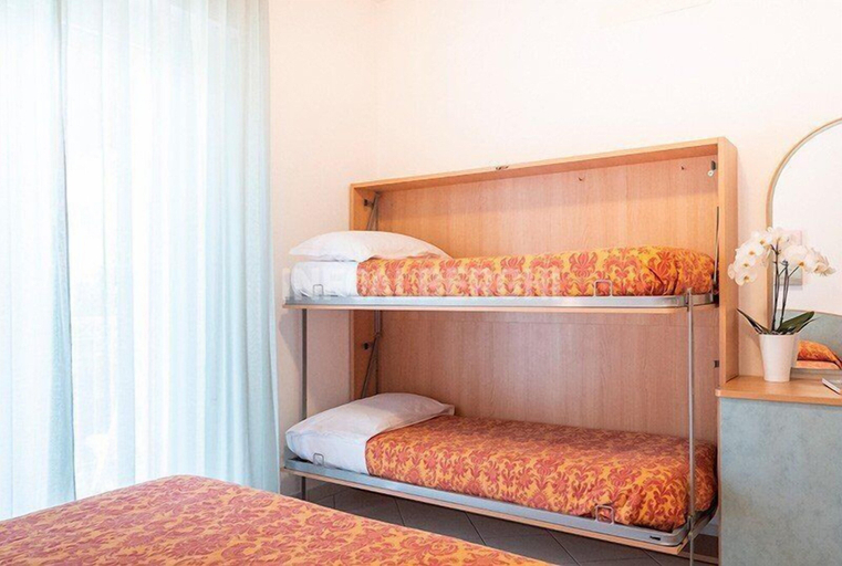Bedroom 3, Hotel Negresco, Rimini