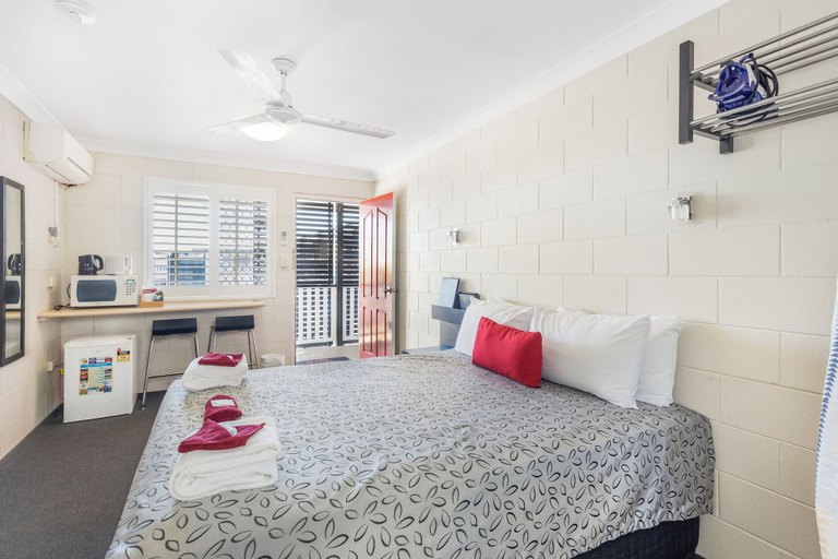 Bedroom 2, Citywalk Motor Inn, Rockhampton