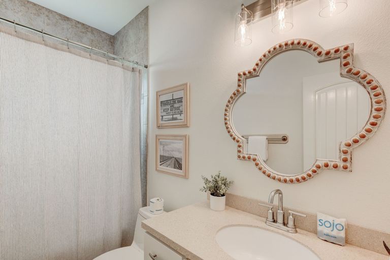 Bathroom 4, The Tarpon, Nueces